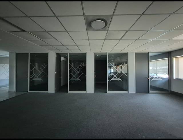 1,201M² OFFICE TO LET IN WAVERLEY